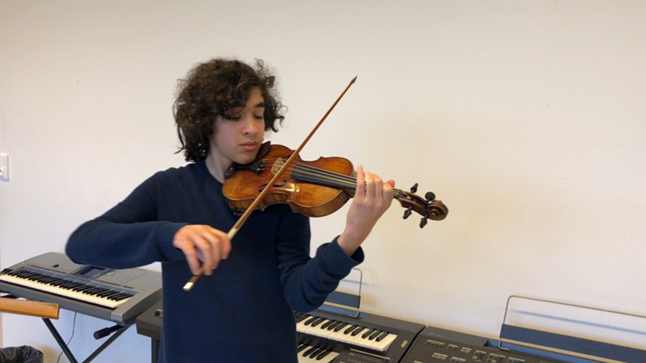 Bartu, un jeune prodige de 15 ans donnera un concert au violon et à la baguette