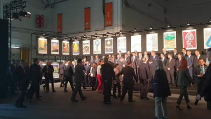 El Rey y Torra se saludan en el Automobile Barcelona