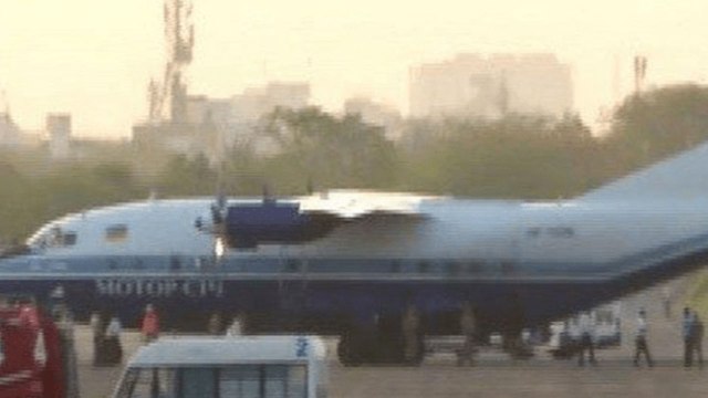 Indian Air Force ने Pakistan के रास्ते India में घुसने वाले Plane को घेरा | वनइंडिया हिंदी