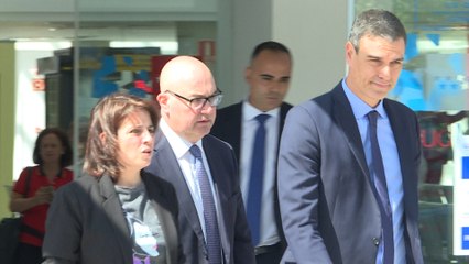 Sánchez y Lastra abandonan el hospital Puerta de Hierro de Majadahonda