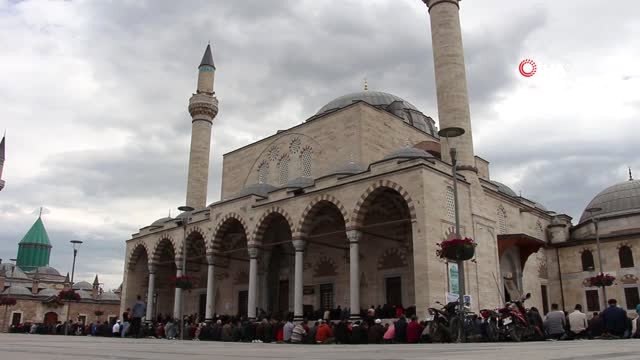 Konya'da Ramazan'ın İlk Cuma Namazında Camiler Doldu Taştı