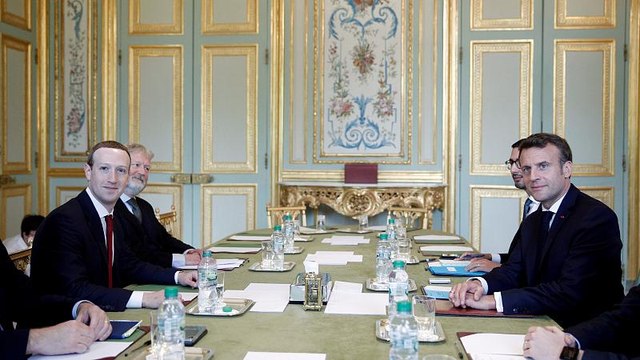 Incontro Macron-Zuckerberg: nasce l'Autorità Garante dei Social Network
