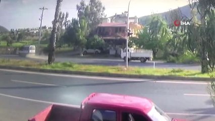 Yolun Karşısına Geçmeye Çalışan Yayaya Kamyonet Böyle Çarptı