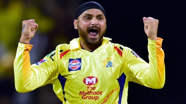 IPL 2019 CSK vs DC: Harbhajan Singh becomes 3rd Indian bowler to take 150 IPL wickets|वनइंडिया हिंदी