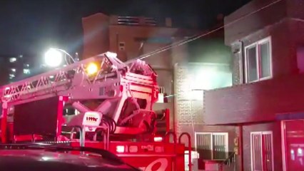 청주 2층 주택에서 화재 2명 다쳐 / YTN