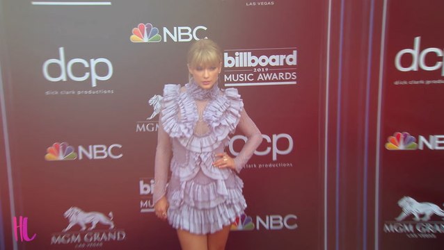 Cardi B Reacts To Fans Leaving Fashion Nova Show Early