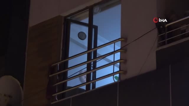 Rehin Aldığı Kız Arkadaşını Evinde Darp Eden Gence Linç Girişimi