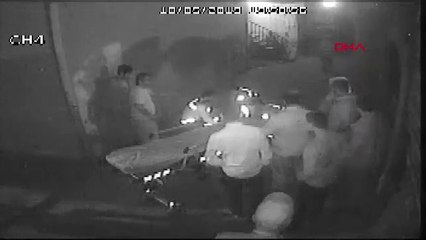 Genç kızın balkondan düşme anı kamerada