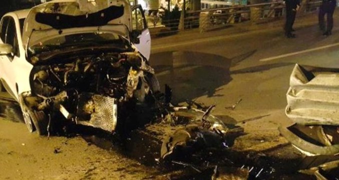 Direksiyon Hakimiyetini Kaybeden Sürücü Hurdaya Dönen Otomobilden Burnu Bile Kanamadan Kurtuldu