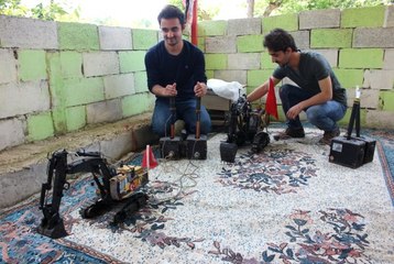 İkiz Kardeşlerden Su ile Çalışan Kepçe İcadı