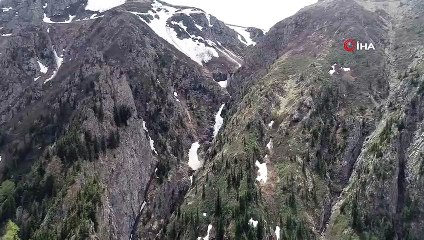 Kayıp gazetecinin uçurumdan yuvarlandığı bölge havadan görüntülendi