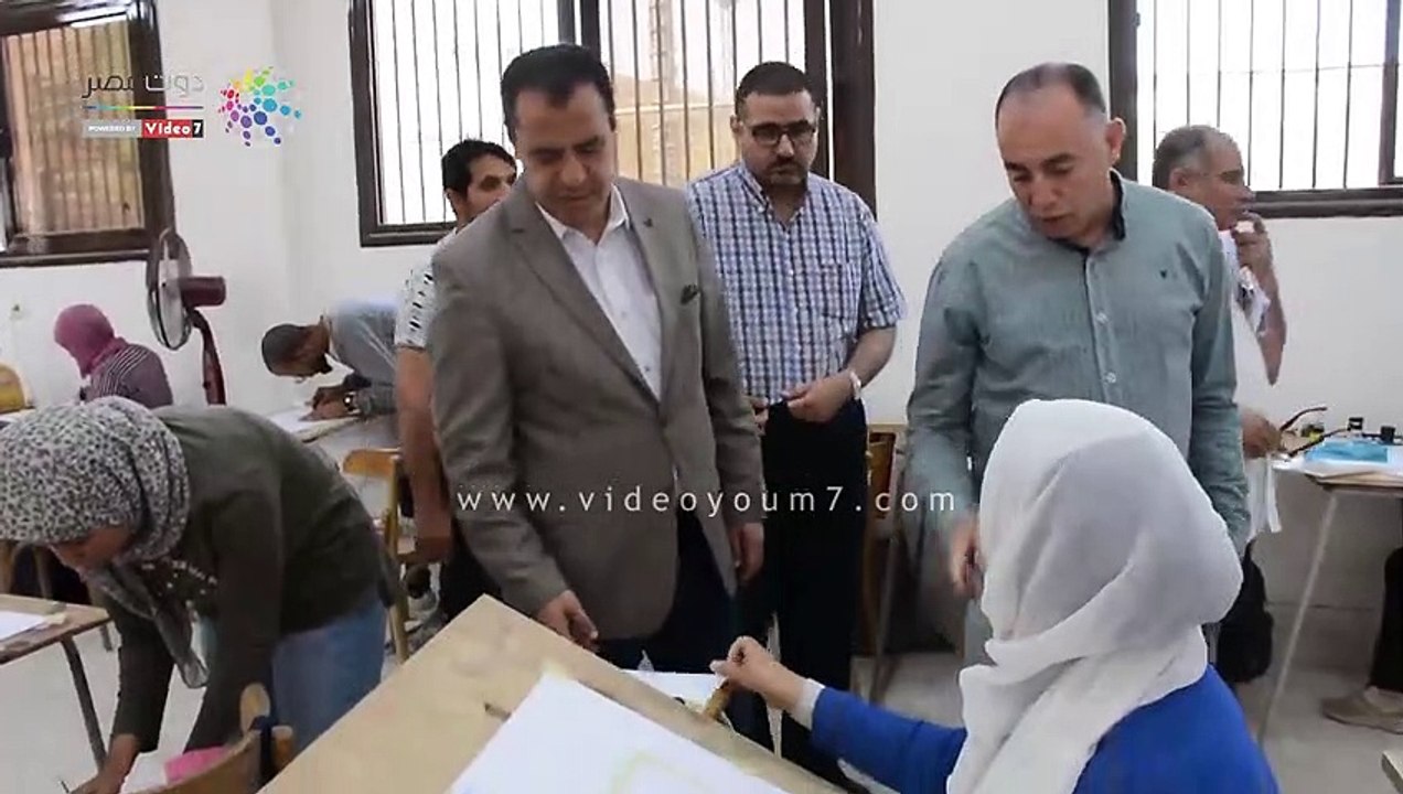 نائب رئيس جامعة أسيوط يتفقد لجان الامتحانات