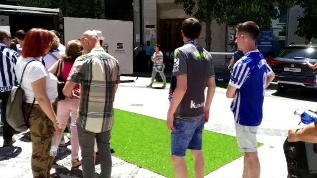 Final Copa de la Reina: Fotografías con la Copa y Gran Ambiente en la Fanzone