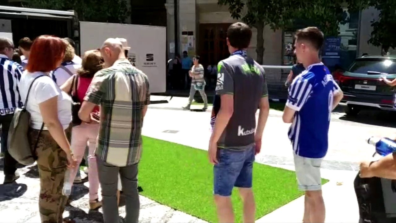 Final Copa de la Reina: Fotografías con la Copa y Gran Ambiente en la Fanzone
