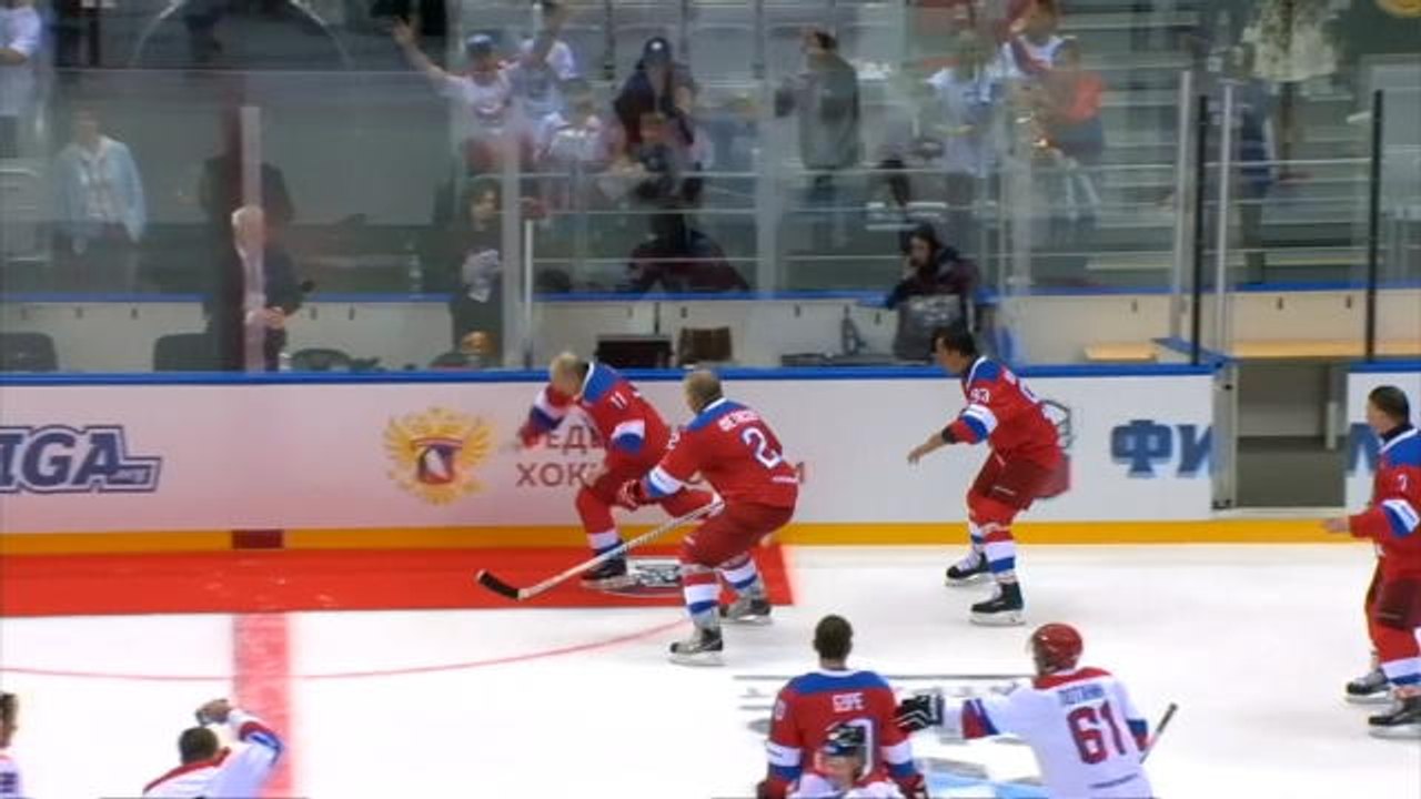 Hockey - Les pieds dans le tapis, Vladimir Poutine chute lors d'un match de gala
