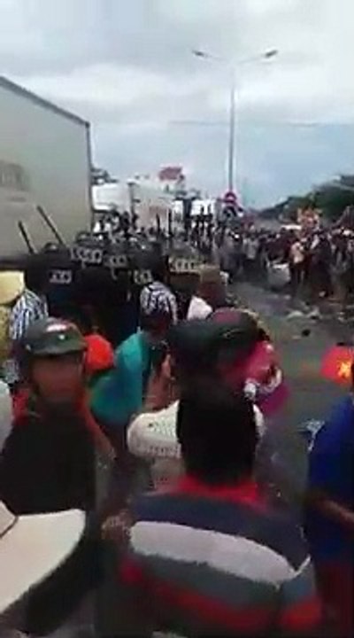 Biểu tình chống Trung Quốc Thuê đất 99 năm thành bạo loạn.