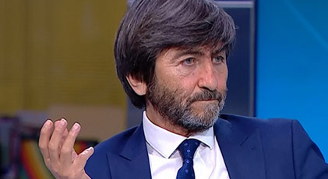 “Birinin divan kurulunda siyaset yaparlar, birinin salonunda başka bir şey derler, öbür statta başka bir şey derler...”