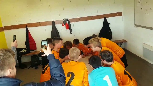 Cri de guerre de nos U 13 B après leur victoire 3/1 face à Fécamp