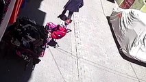 Bebek Arabasından Düşen Çocuk Kamerada