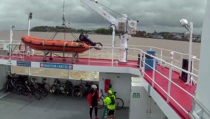 Les deux rives 11 mai 2019  Départ de Blaye sur le bac