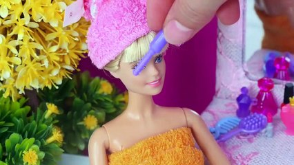 Play Barbie Girl Glam Gown Dress Toys!