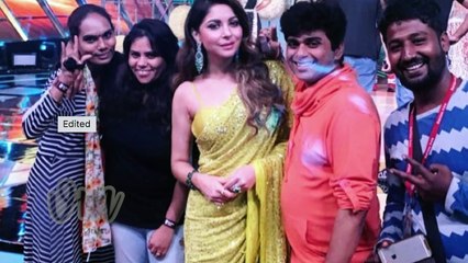 Kanika Kapoor Age, Husband, Boyfriend, Family, Wiki, Biography & More