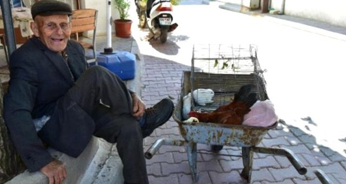 Evlenmek İsteyen 90'lık Dedenin Muhabirin Sorusuna Verdiği Cevap Olay Oldu!