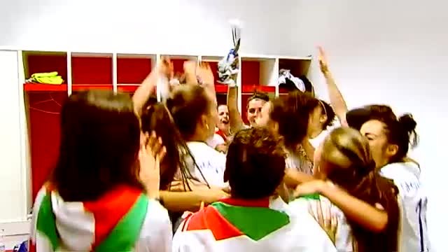 Alegría entre las jugadoras de la Real después de ganar la Copa de la Reina