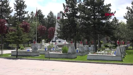 Kayseri Anneler Günü'nde Şehit Oğullarının Kabirlerini Ziyaret Ettiler