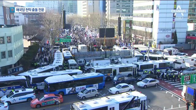 애국당, 세월호 공간 옆에 ‘기습 천막’…서울시, 강제 철거도 검토