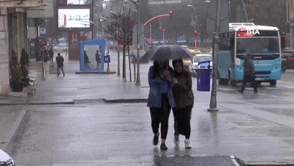 Erzurum'da Sağanak Bir Anda Bastırdı...vatandaşlar Hazırlıksız Yakalandı