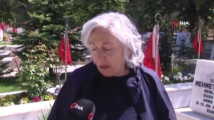 Cebeci ve Karşıyaka Şehitliği'nde Hüzünlü "Anneler Günü"