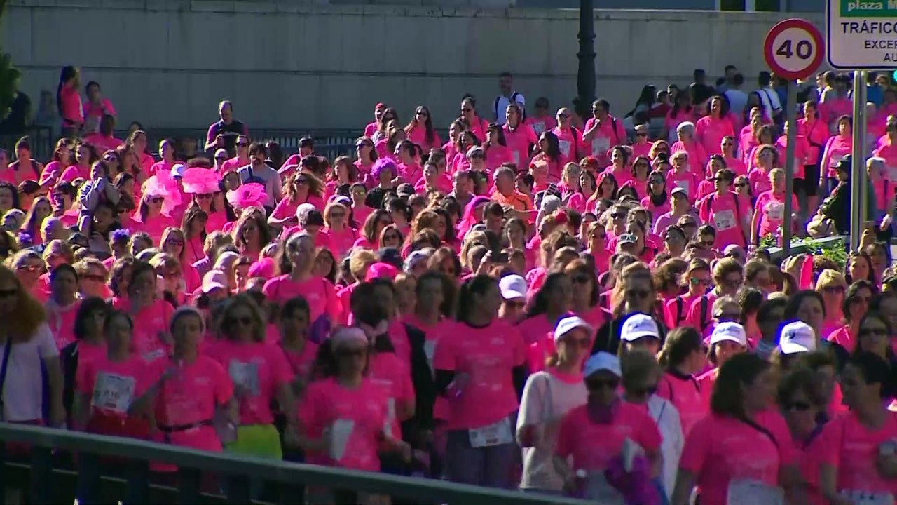 La Marea Rosa llena de corredoras Madrid