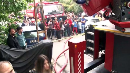 Ümraniye’de yangın paniği...Mahsur kalan anne ve çocukları vatandaşlar kurtardı