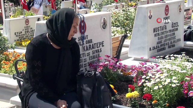Edirnekapı Şehitliği’nde hüzünlü Anneler Günü