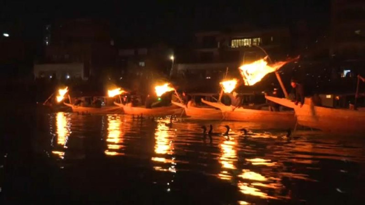 Tourists witness Japanese traditional fishing season` opening