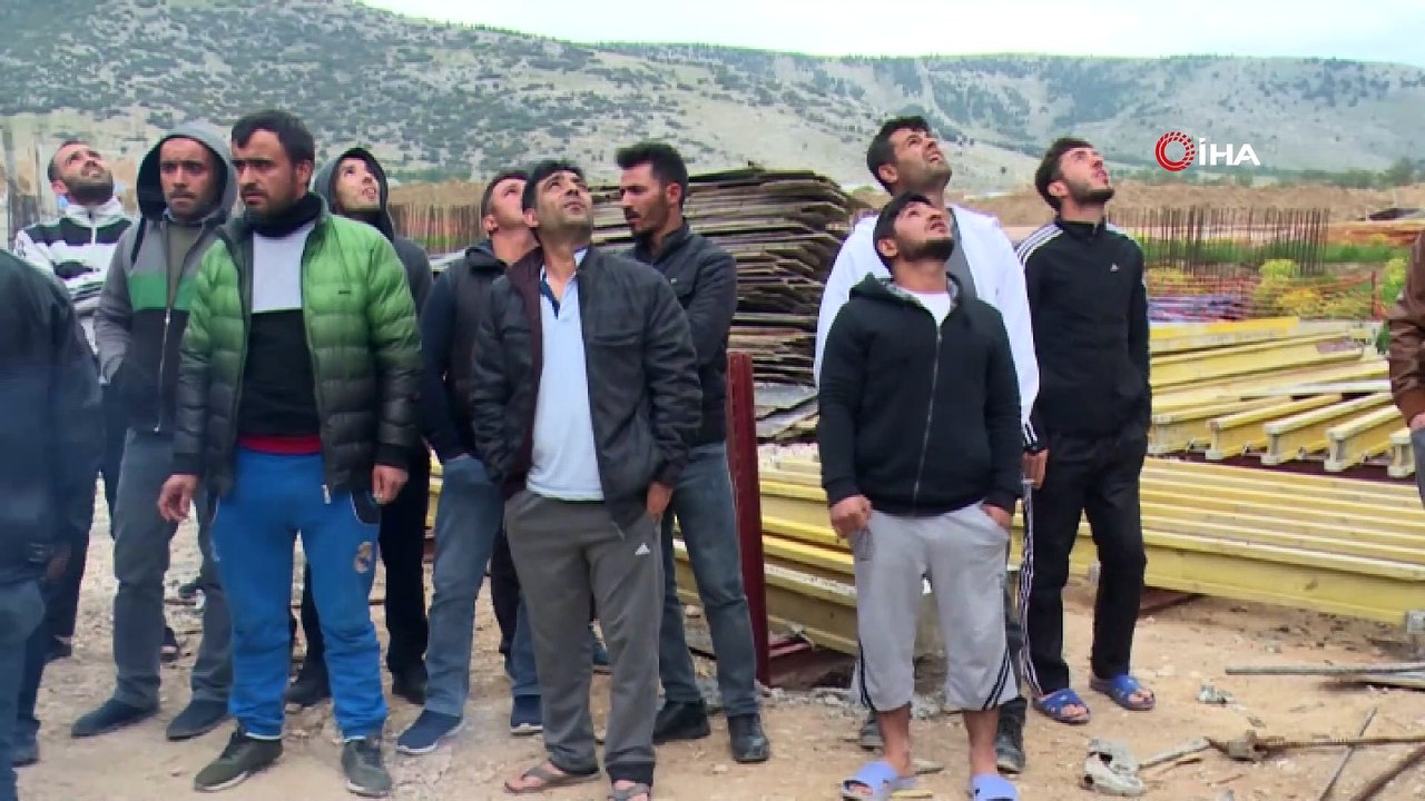 İnşaat işçileri vincin üzerinde intihar girişiminde bulundu