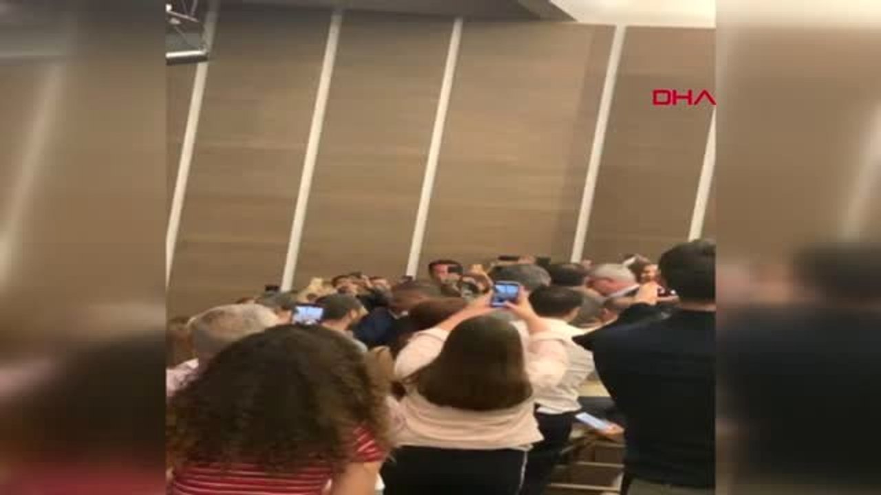 Kıbrıs Ekrem İmamoğlu ve KKTC Cumhurbaşkanı Akıncı, Cem Yılmaz'ı İzledi