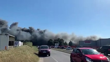 Gignac : un feu de pneumatiques provoque une impressionnante fumée noire