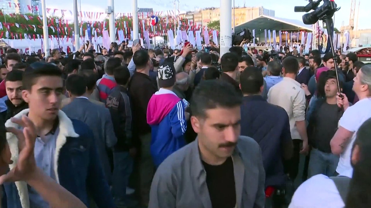 Cumhurbaşkanı Erdoğan, İstiklal'in simgesi olan Nostaljik Tramvayı'na bindi - İSTANBUL