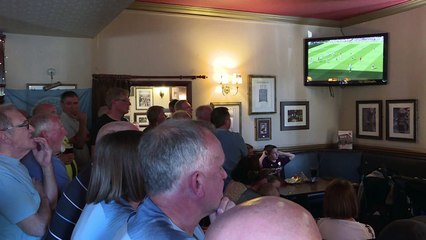 Manchester City revalida el título inglés pese al acoso del Liverpool