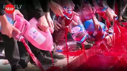 Yokolşuş isyanı: Paris’in ünlü merdivenleri sahte kanla kaplandı