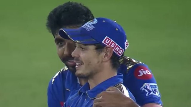 IPL 2019 : Jasprit Bumrah wins hearts for his gesture for Quinton de Kock | वनइंड़िया हिंदी