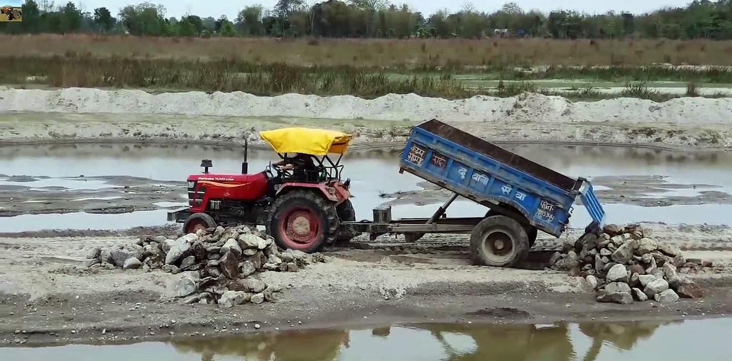 Tractor Stuck in Sandy River - Tractor Moving in Difficult Place(1)