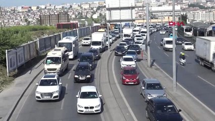 İstanbul-Trafikte Kasklı Yol Kavgası; 1 Yaralı