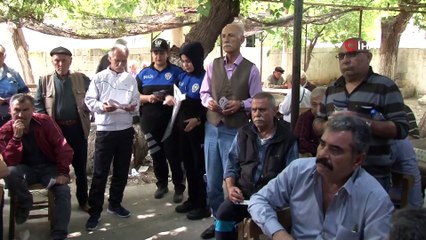 Kadın polisler kahvehaneleri gezerek kadına şiddet için uyardı