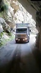 Böyle Bir Yolda Bu Aracı Sürmek İster misiniz