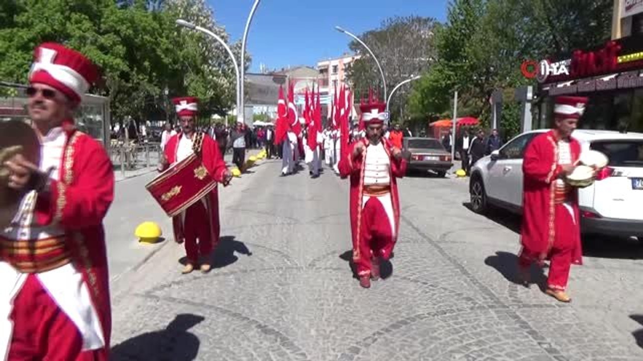 Karaman'da "Türkçe Aşkı Vatan Aşkı" Yürüyüşü Düzenlendi