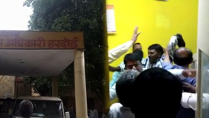 बीएसए ऑफिस में होती रही जूतों से मारधाड़, वीडियो वायरल के बाद अब अधिकारियों पर आई शामत