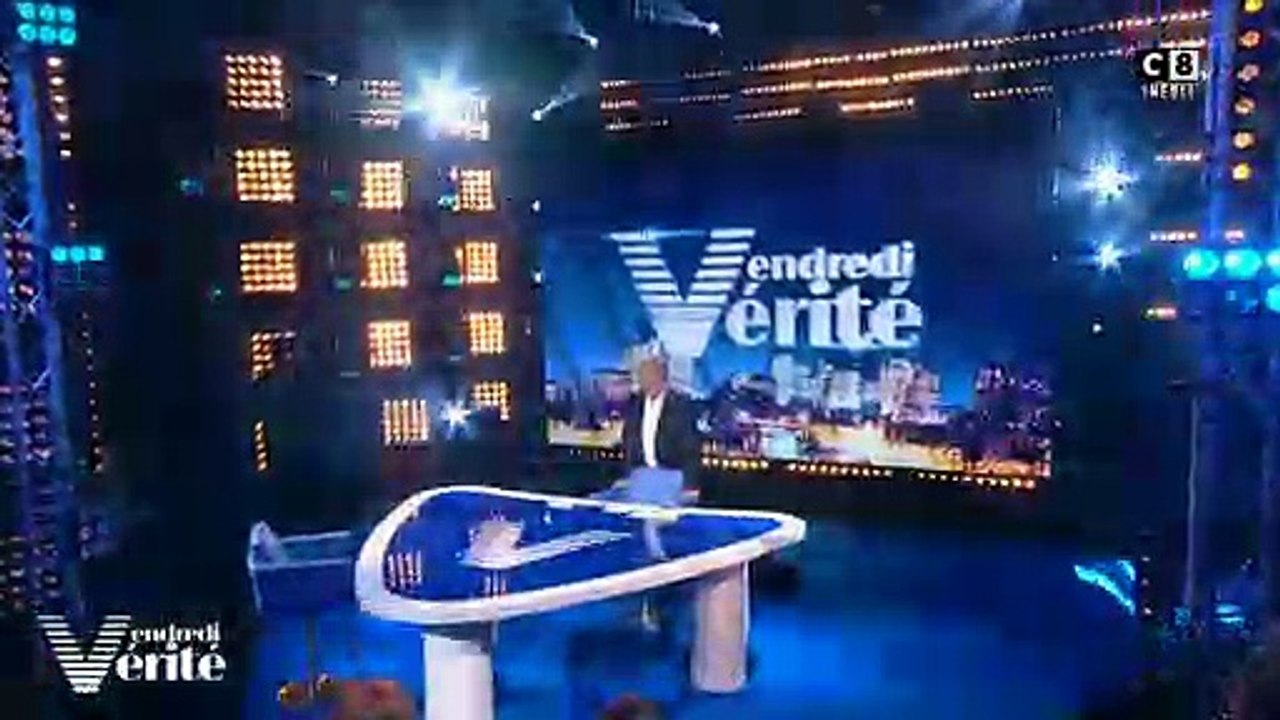 Regardez la première minute du premier numéro de l'émission de Patrick Sabatier, "Vendredi vérité" avec Patrick Poivre d'Arvor - VIDEO